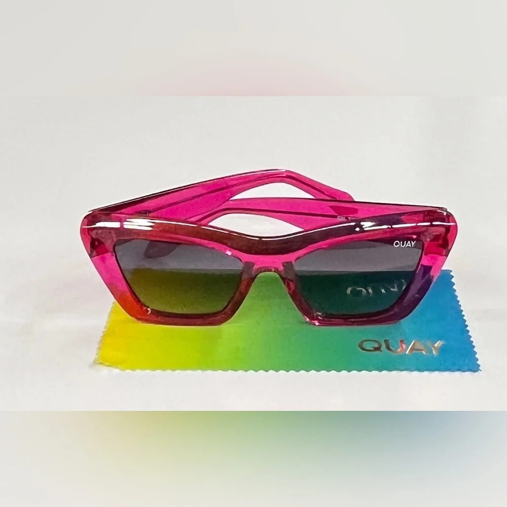 - QUAY AUSTRALIA On the Radio 50mm Cat Eye Sunglasses in Pink /Smoke